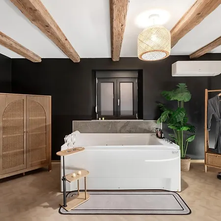 Appartement Romantique En Alsace - Balneo Privative Et Parking *